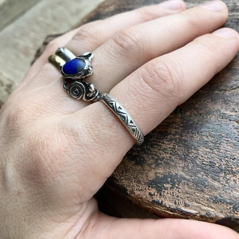 vintage funky patterned band ring 4.jpeg