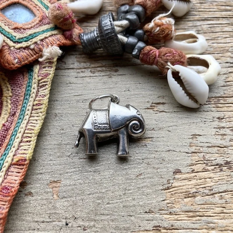 vintage sterling silver elephant pendant 1.jpeg