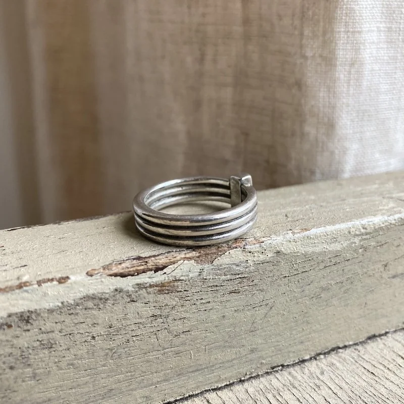 simple vintage sterling silver ring 2.jpeg