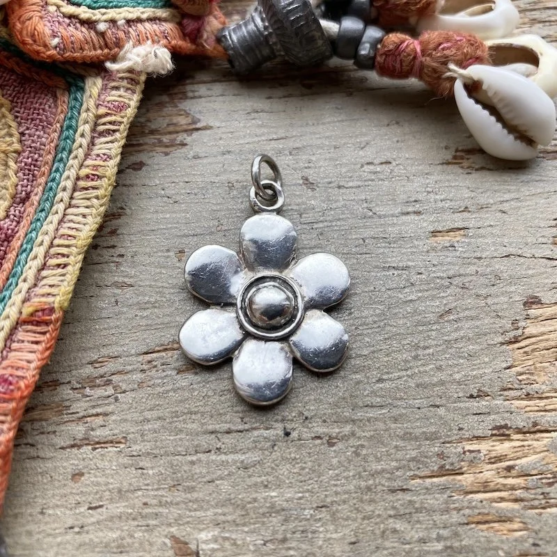 vintage sterling silver flower pendant 1.jpeg