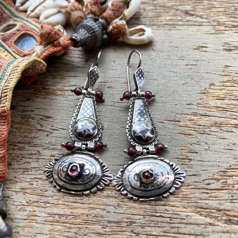 vintage sterling silver Niello garnet earrings 1.jpeg