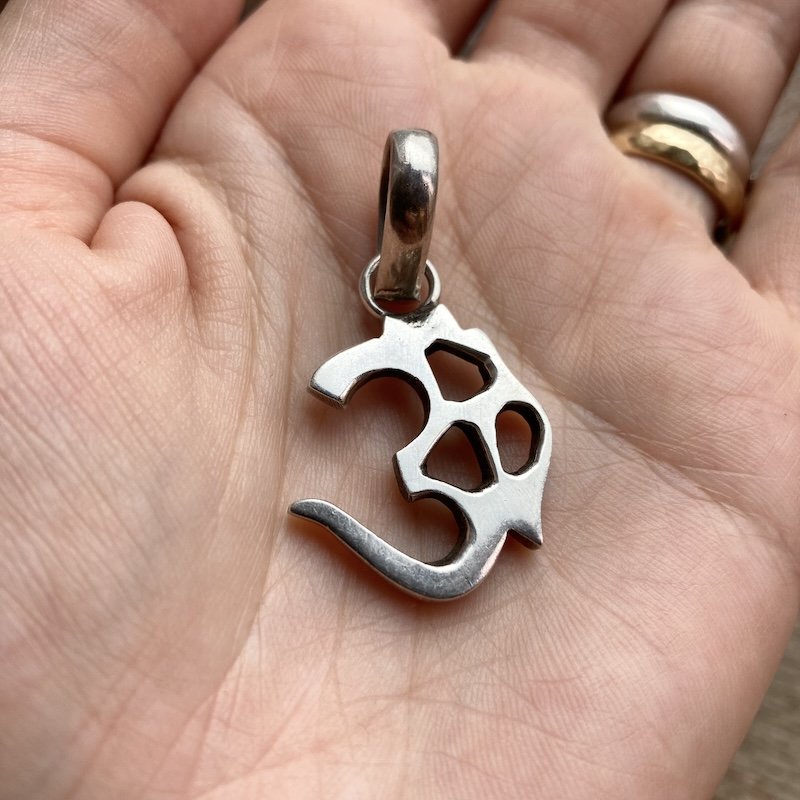 Lovely Vintage Solid Silver Om Pendant