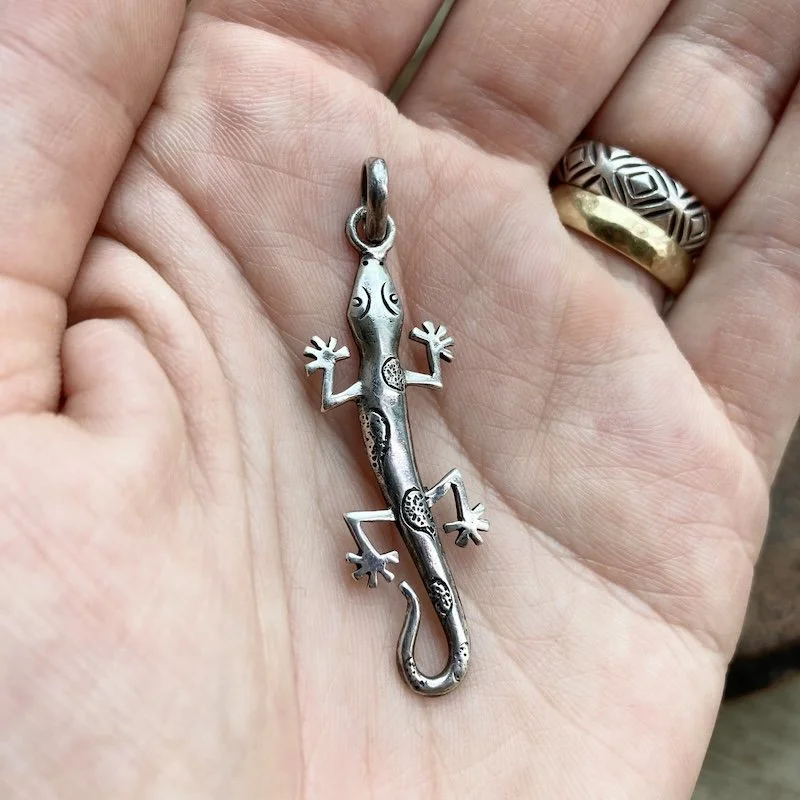 vintage sterling silver lizard pendant 3.jpeg