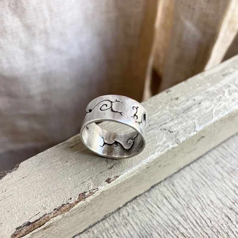 funky vintage sterling silver band ring with cut-out detailing 3.jpeg