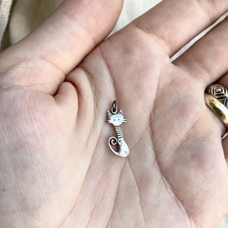 cute little sterling silver cat pendant 3.jpeg