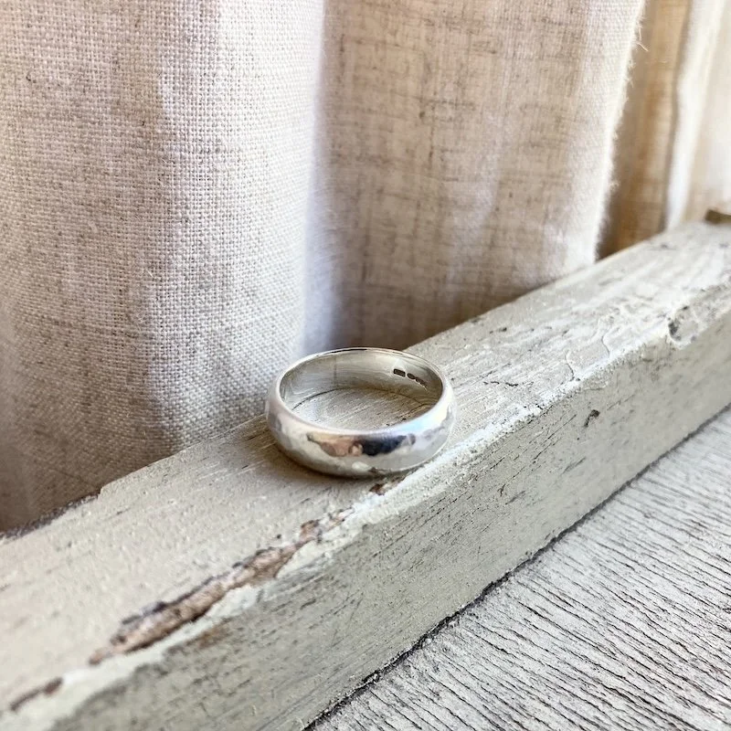 vintage hammered solid silver ring 1.jpeg