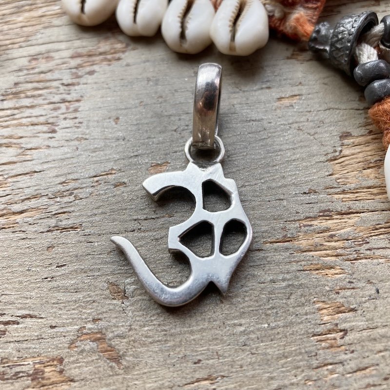 Lovely Vintage Solid Silver Om Pendant