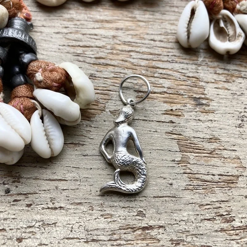 vintage sterling silver mermaid pendant 2.jpeg