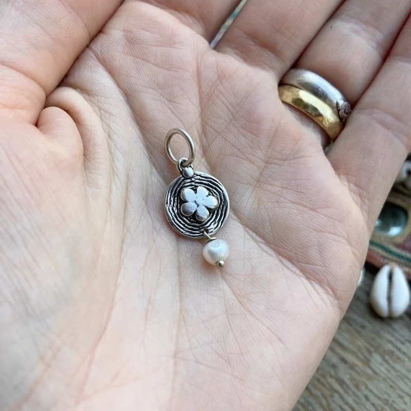 cute sterling silver flower and pearl pendant 3.jpeg