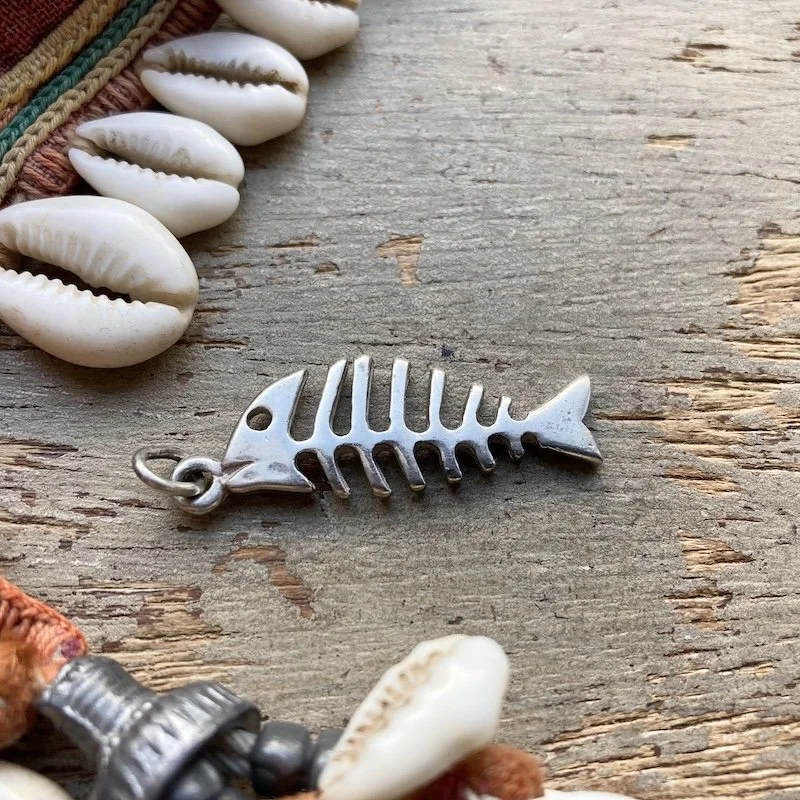 vintage 835 solid silver fish pendant 2.jpeg