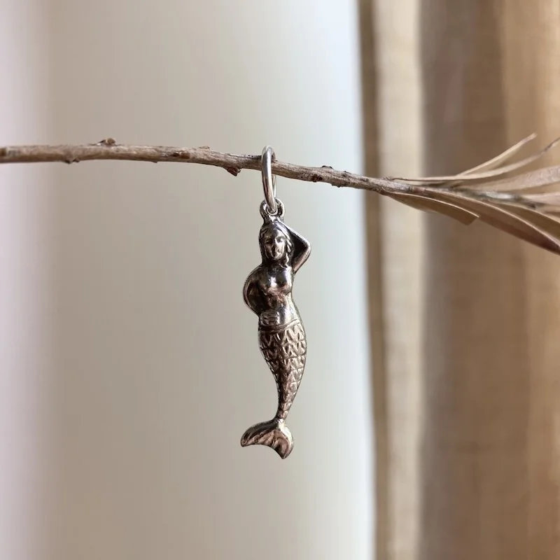 vintage sterling silver mermaid pendant 4.jpeg