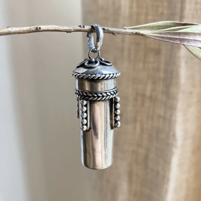 vintage Indian sterling silver perfume bottle pendant 6.jpeg