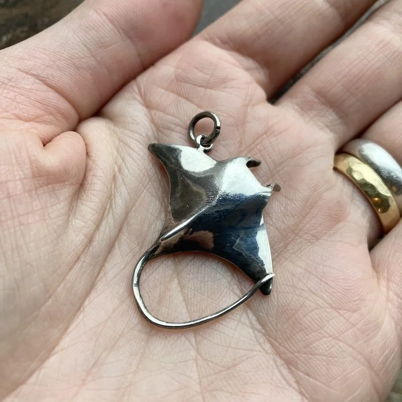 vintage sterling silver manta ray pendant 3.jpeg