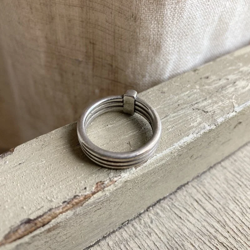 simple vintage sterling silver ring 3.jpeg