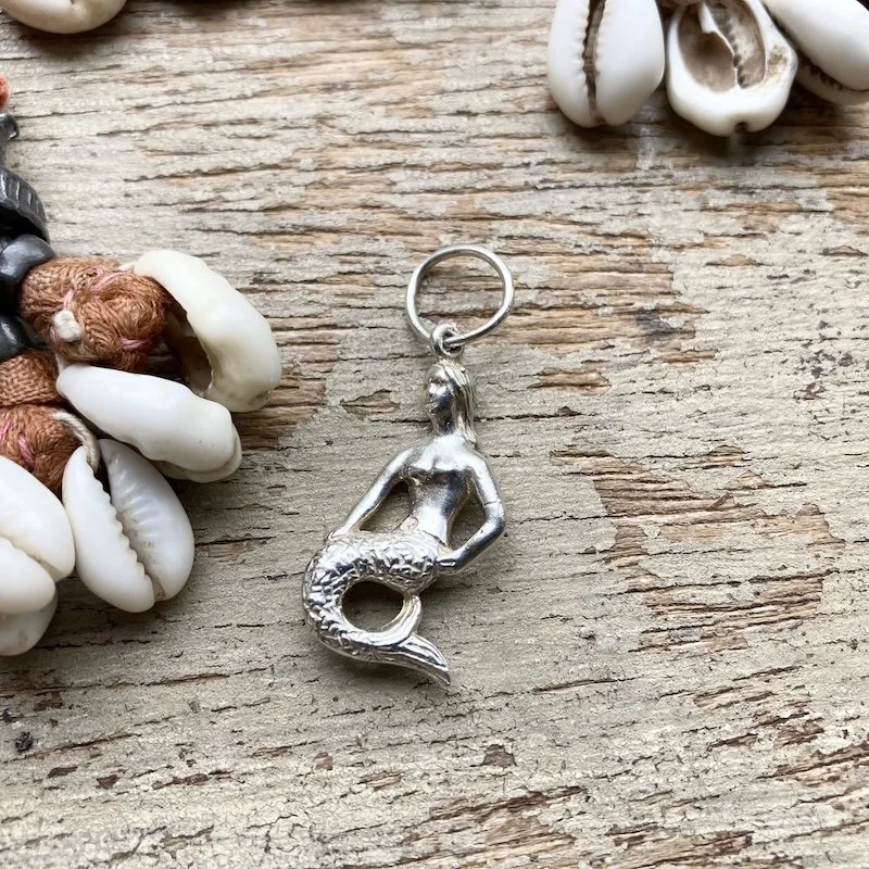 vintage sterling silver mermaid pendant 1.jpeg