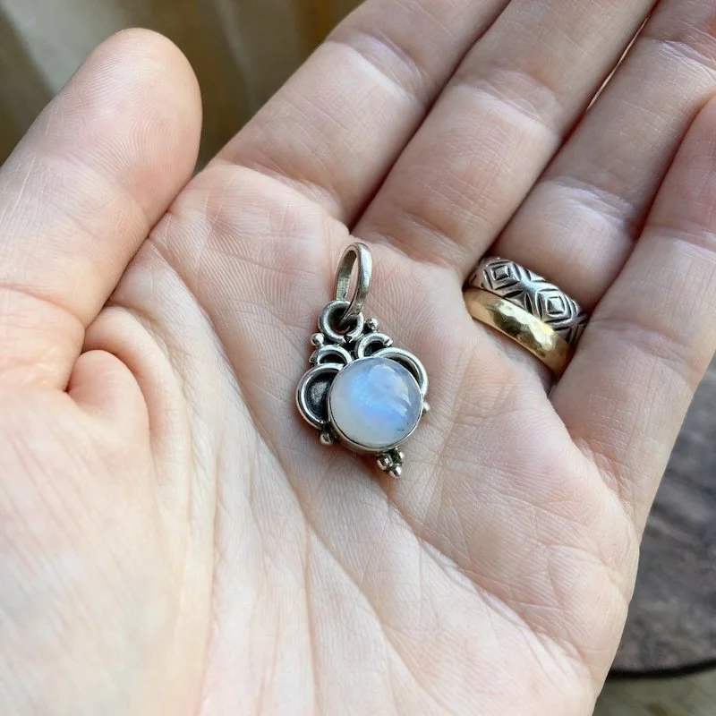 vintage ornate sterling silver and rainbow moonstone pendant 4.jpeg