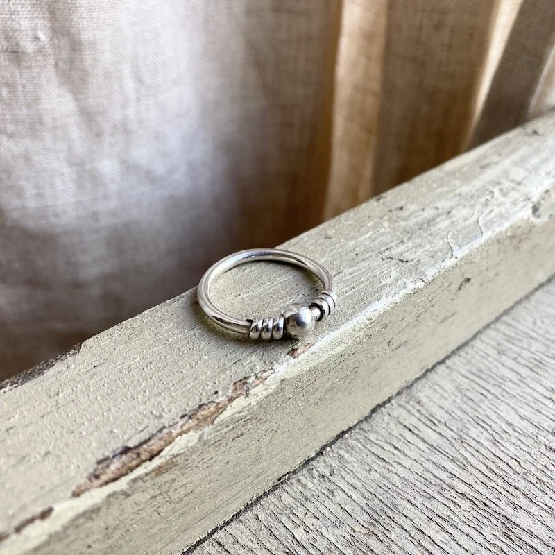 vintage minimalist sterling silver ring 1.jpeg