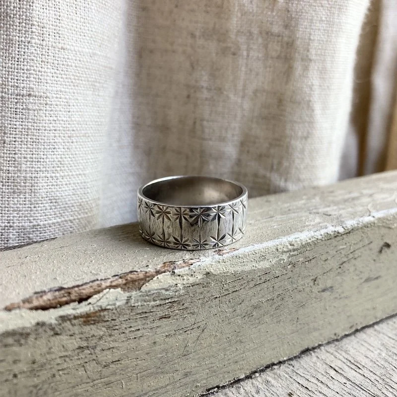 vintage solid silver engraved band ring 1.jpeg