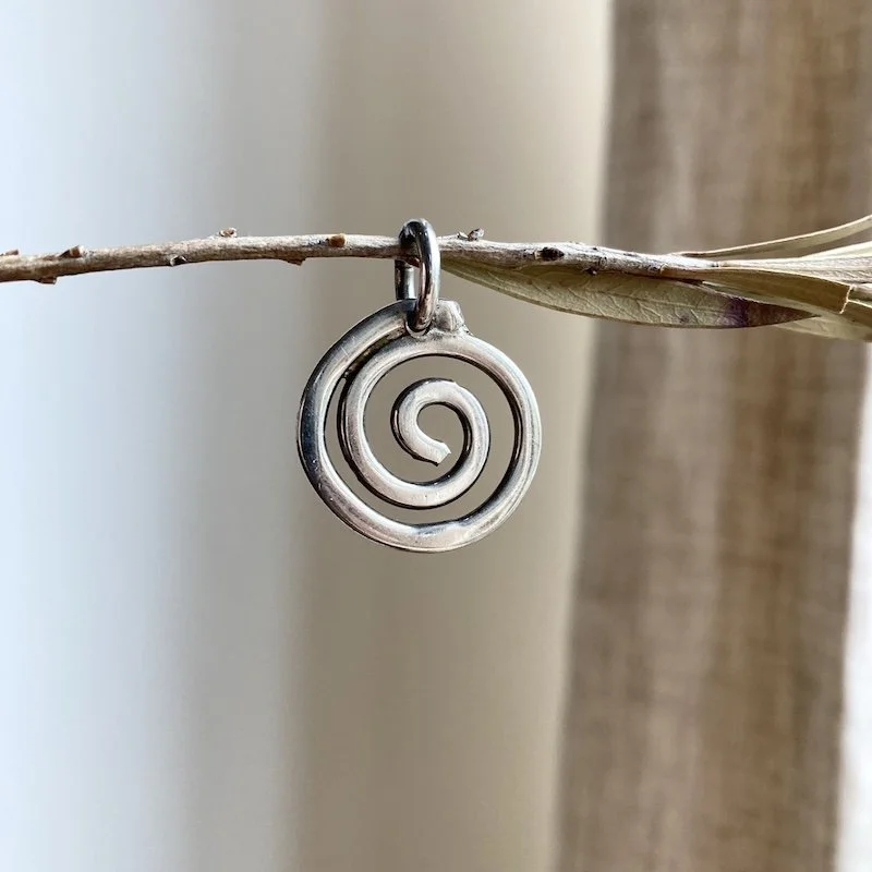 vintage sterling silver spiral pendant 4.jpeg