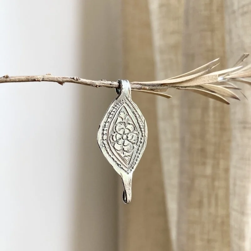 solid silver ornate floral engraved pendant 1.jpeg