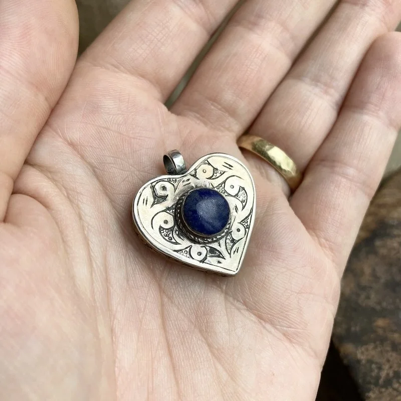 ornate sterling silver and lapis lazuli heart pendant 4.jpeg