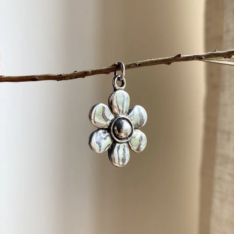 vintage sterling silver flower pendant 4.jpeg