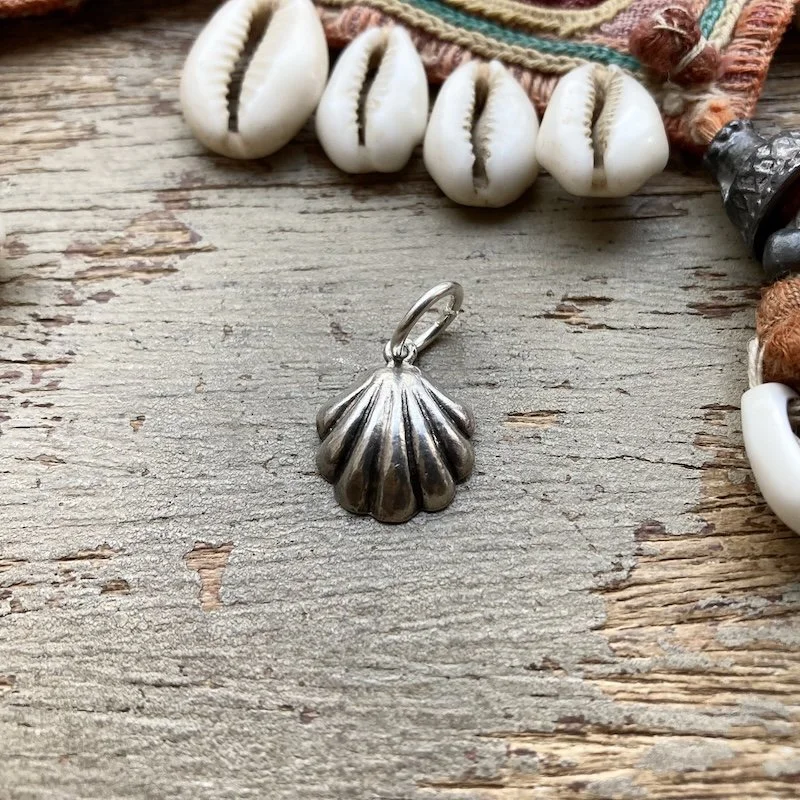 Pretty Sterling Silver Scallop Shell Pendant
