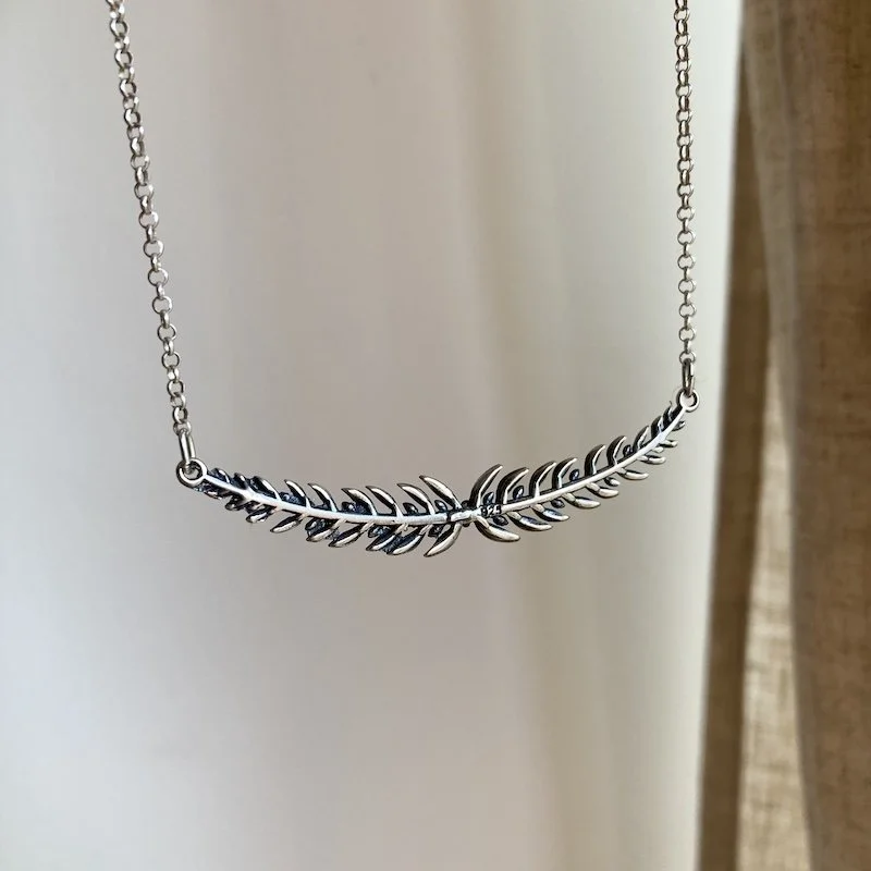 Lovely Sterling Silver Leaf Garland Necklace