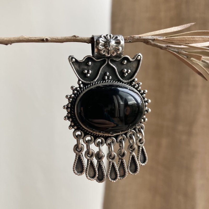 Lovely Vintage Ornate Sterling Silver Agate Pendant
