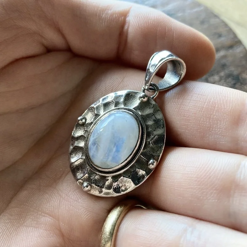 vintage sterling silver rainbow moonstone pendant 6.jpeg