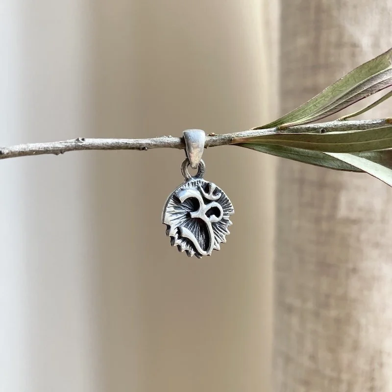 Little Vintage Sterling Silver Om Lilypad Pendant