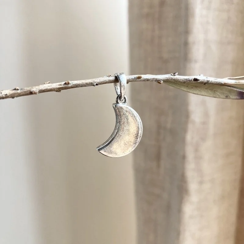 vintage sterling silver crescent moon pendant 4.jpeg
