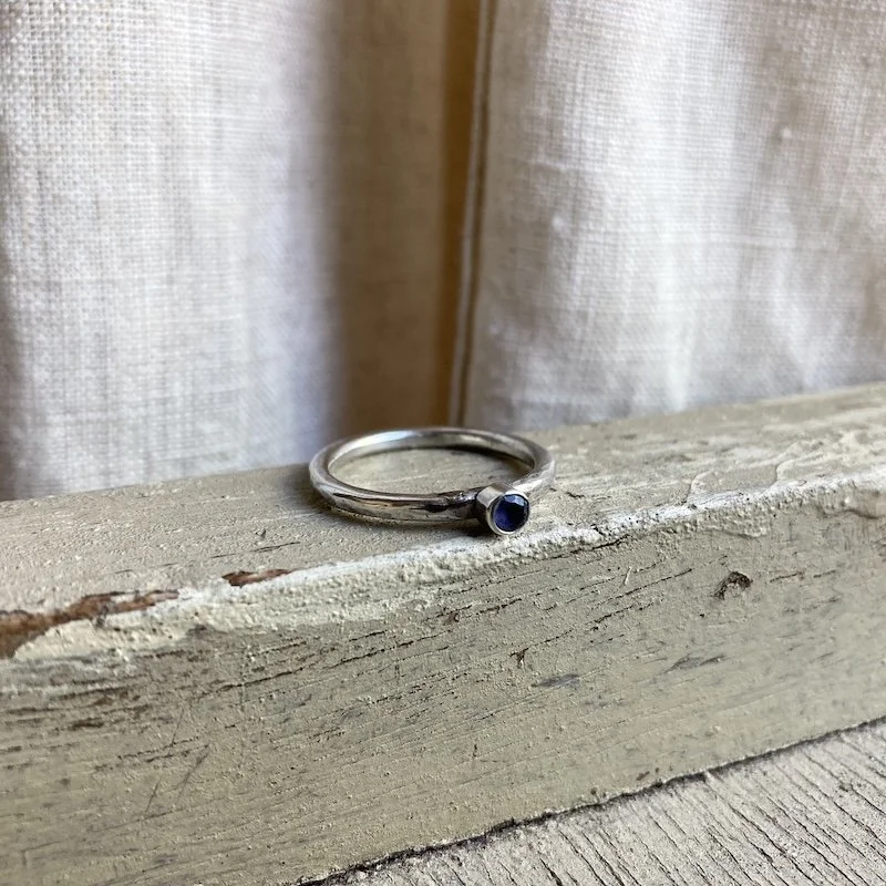 pretty sterling silver iolite ring 3.jpeg