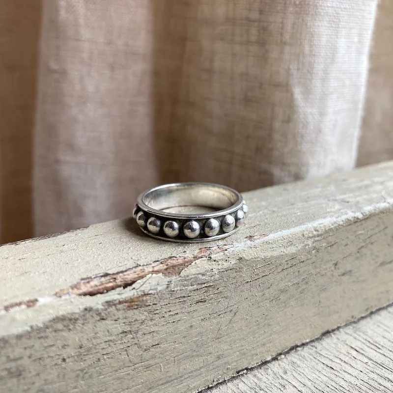 vintage sterling silver dot band ring 2.jpeg