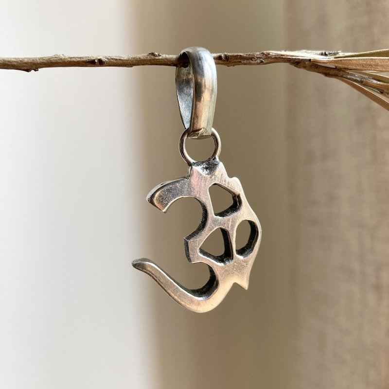 Lovely Vintage Solid Silver Om Pendant