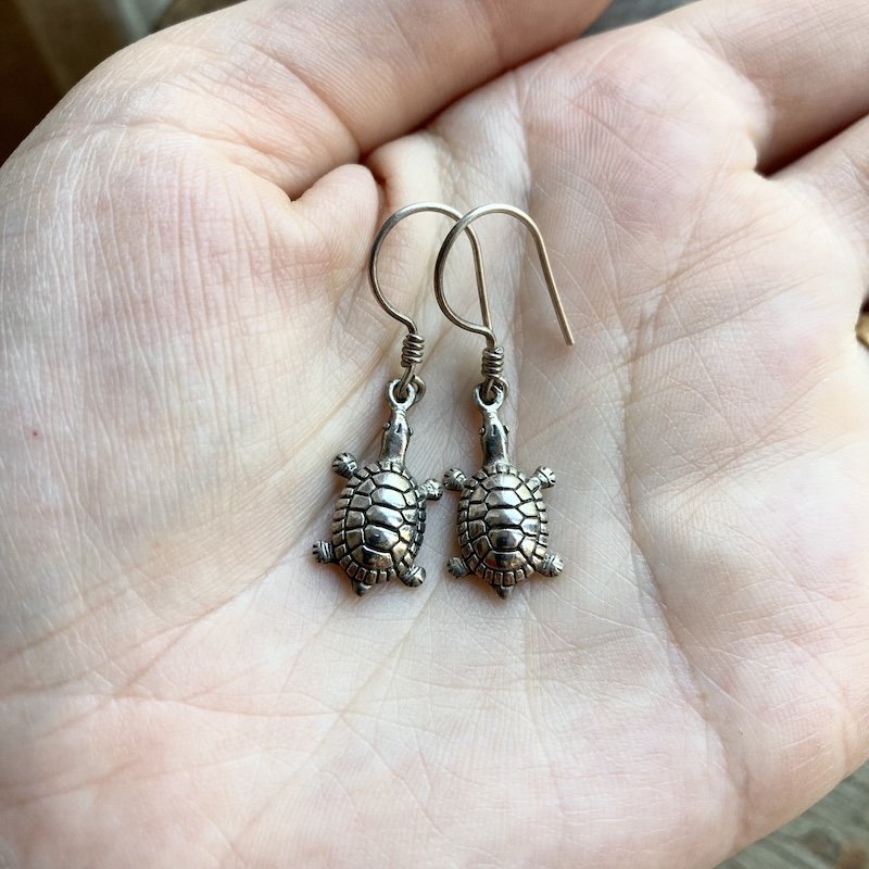 cute vinatge sterling silver turtle earrings 3.jpeg
