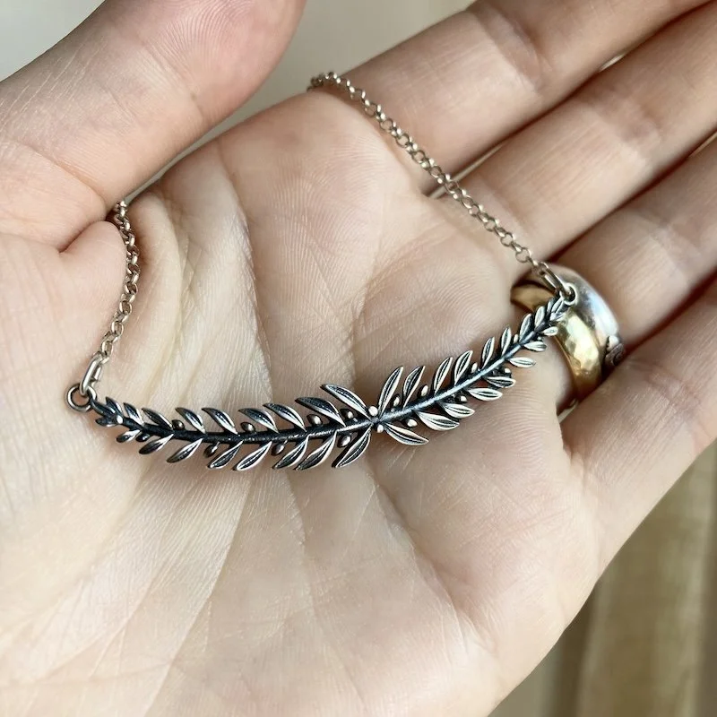 Lovely Sterling Silver Leaf Garland Necklace