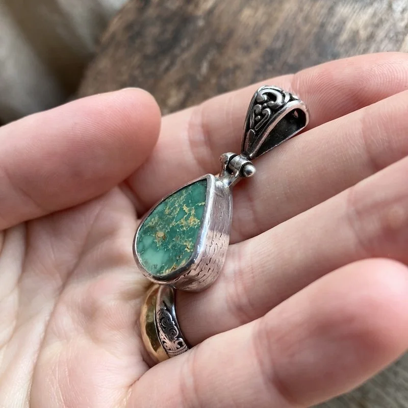 beautiful sterling silver chrysoprase pendant 5.jpeg