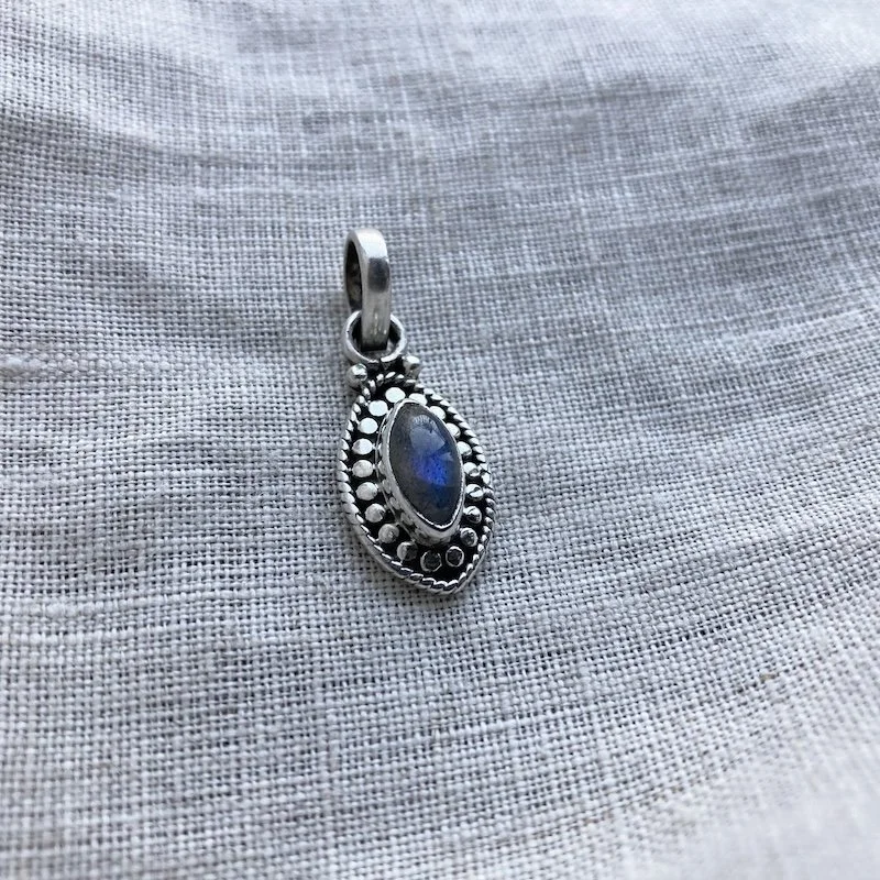 sterling silver and labradorite pendant.jpeg