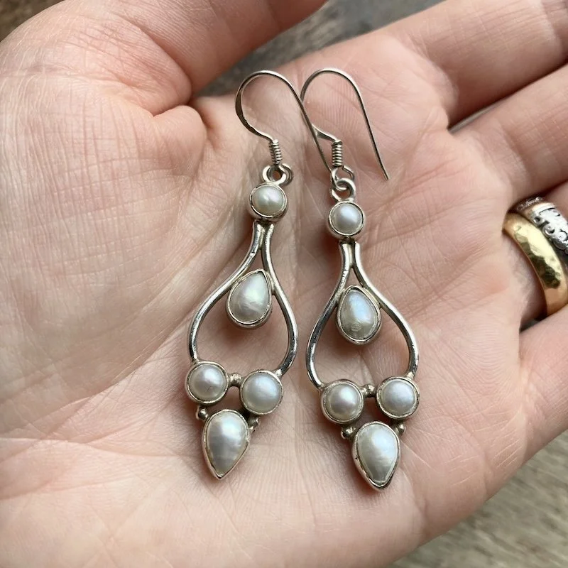 vintage sterling silver dangly pearl earrings 4.jpeg