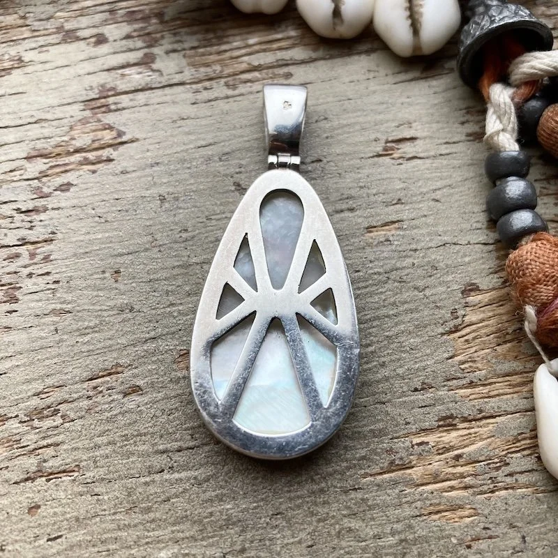 vintage sterling silver mother of pearl pendant 2.jpeg