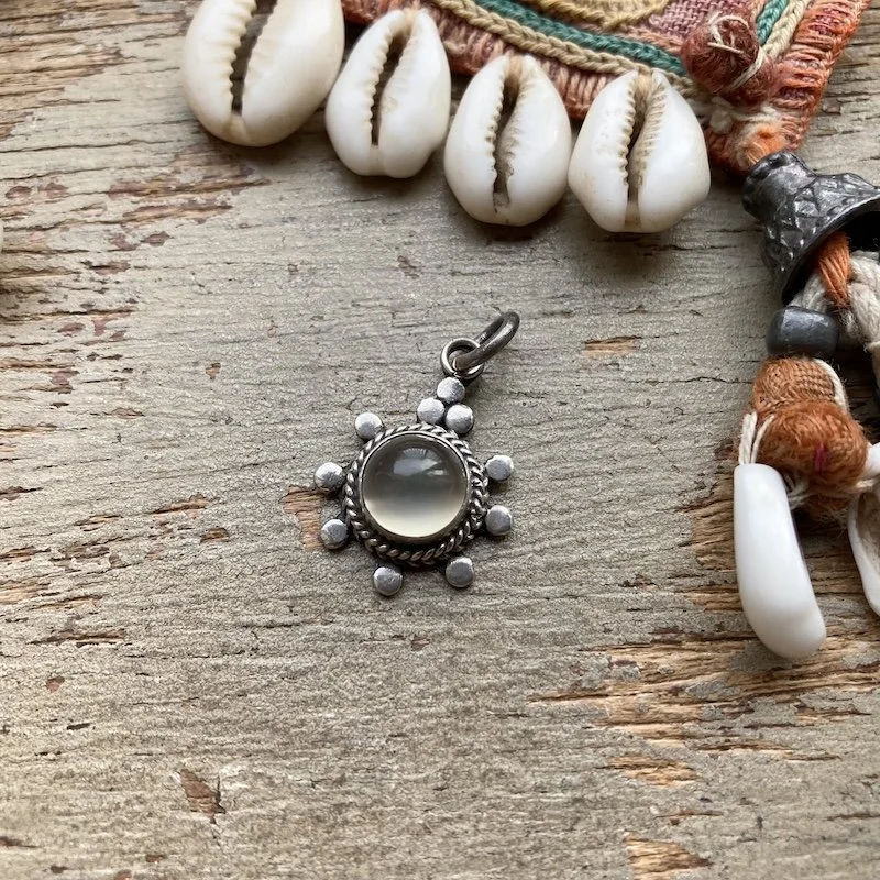 vintage sterling silver moonstone pendant 1.jpeg