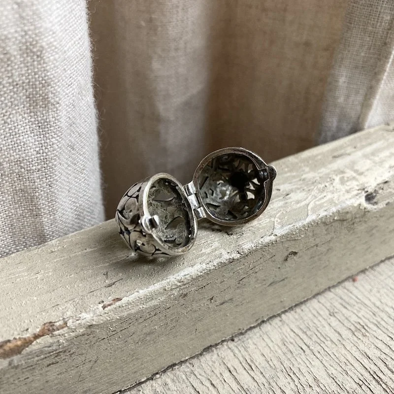 sterling silver ornate openwork locket 3.jpeg