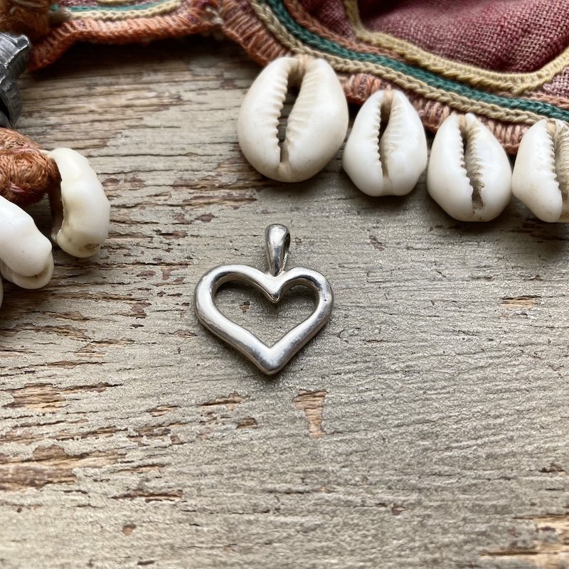 simple sterling silver love heart pendant 1.jpeg
