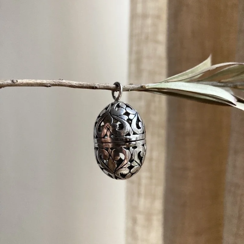 sterling silver ornate openwork locket 5.jpeg