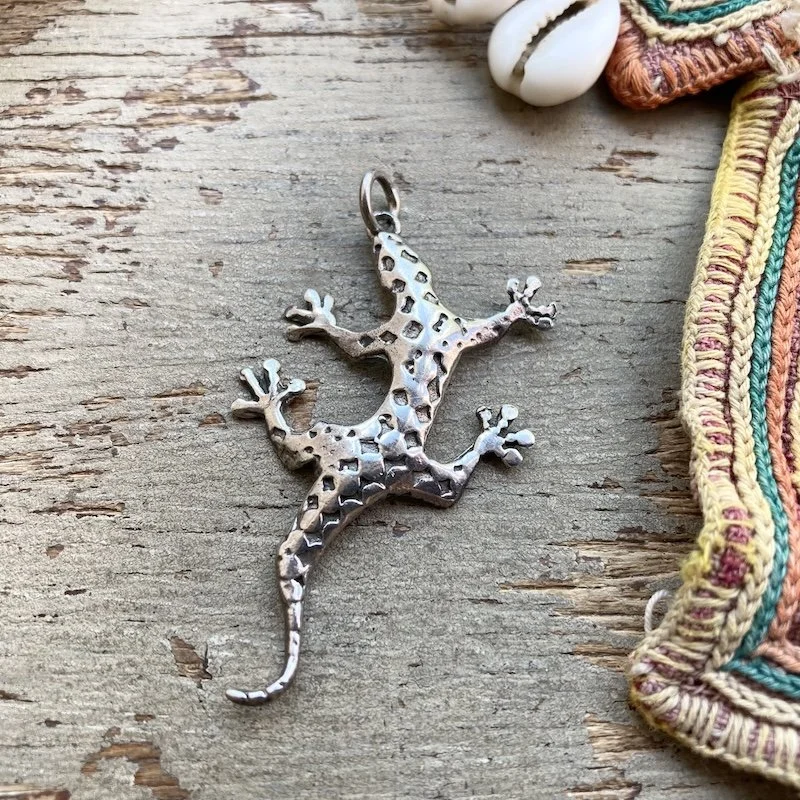 vintage sterling silver lizard pendant 1.jpeg