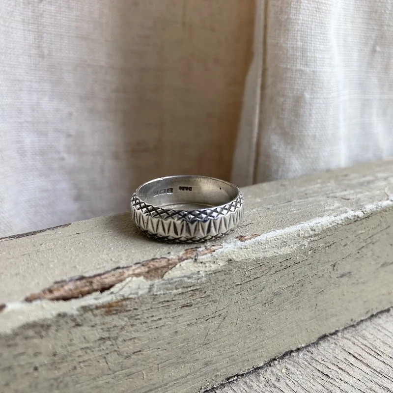 solid silver engraved band ring 3.jpeg
