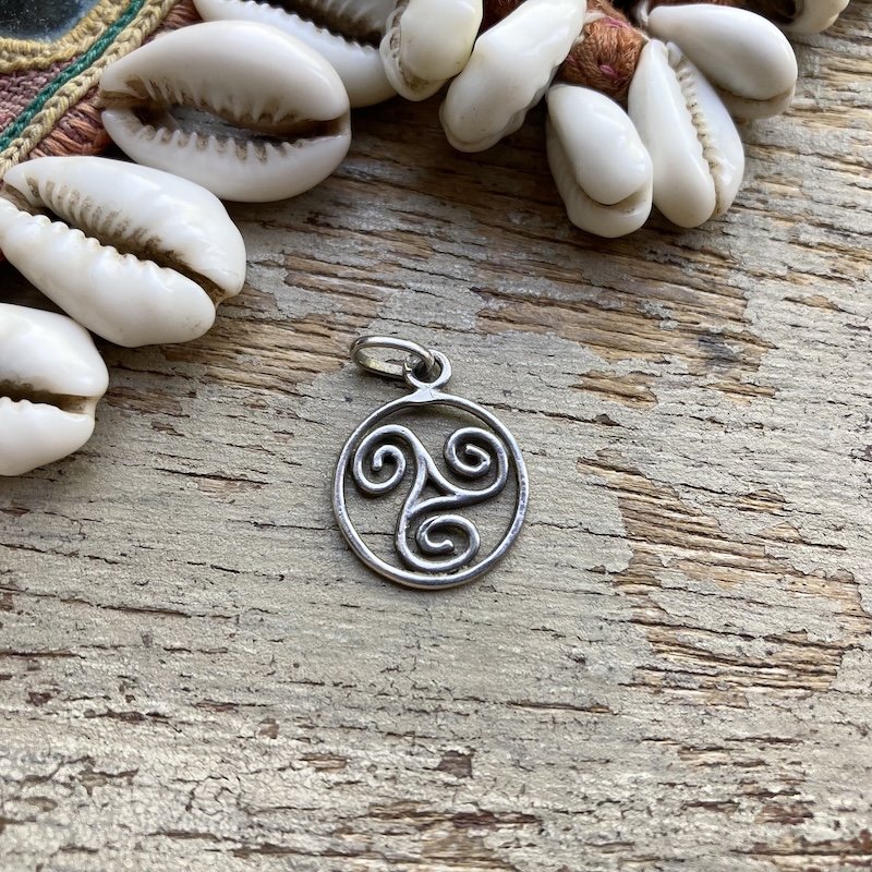 vintage sterling silver triskelion pendant 2.jpeg