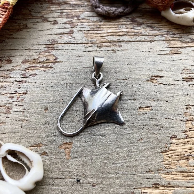 sterling silver manta ray pendant 1.jpeg