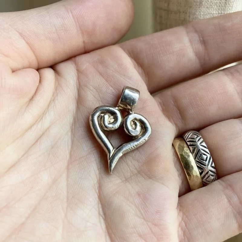 vintage heavy solid silver swirly heart pendant 3.jpeg